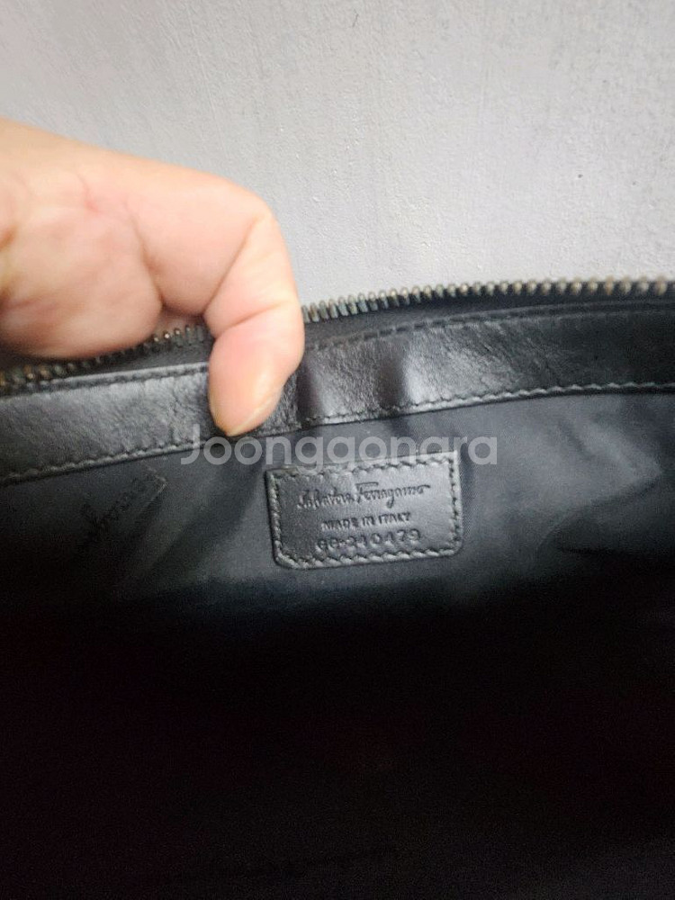 (정품) 페라가모 가죽 클러치백--7