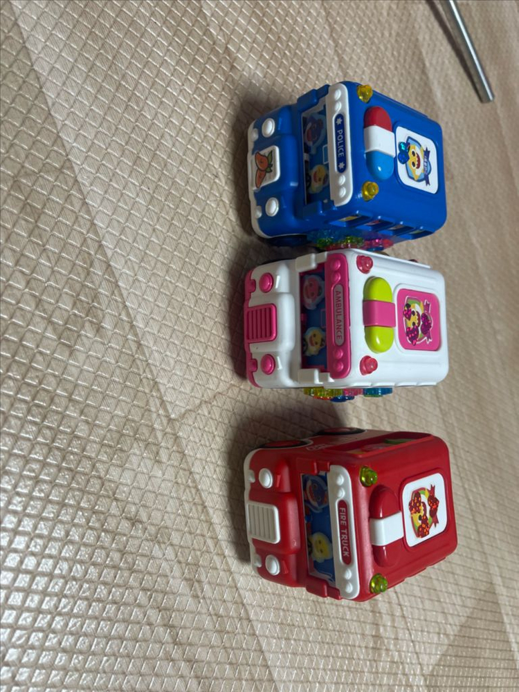 아기상어 자동차 세트--1