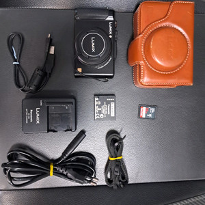 파나소닉 루믹스 DMC-LX7 카메라입니다.