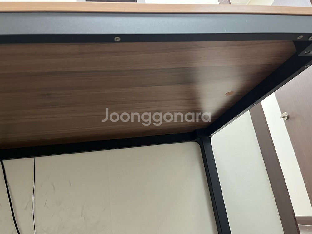 두닷 책상 가로 140 세로 76 높이 70 판매합니다--6