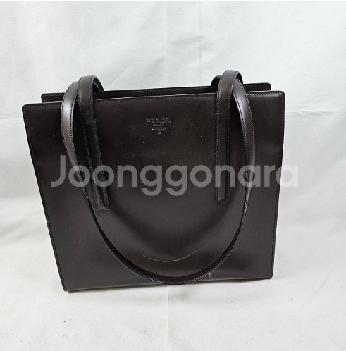 (정품) 프라다 다크 브라운 스퀘어 숄더백 A--7