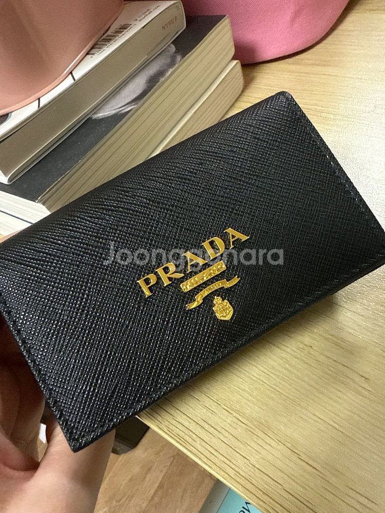 프라다 사피아노 메탈 로고 카드지갑--0