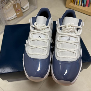 조던11 레트로 로우 diffused blue 275m