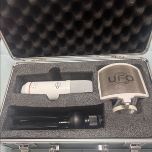 ufo mini 마이크 화이트