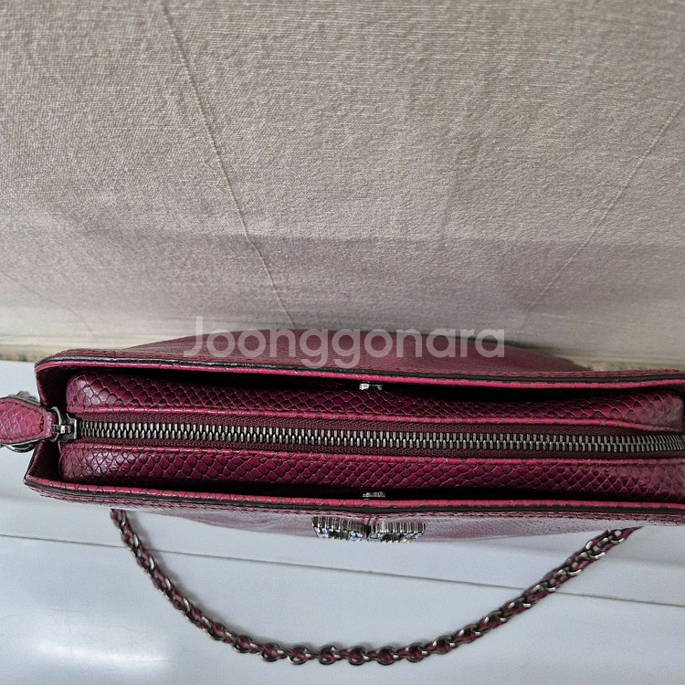 닥스 큐빅로고 체인숄더백--5