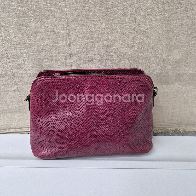 닥스 큐빅로고 체인숄더백--1