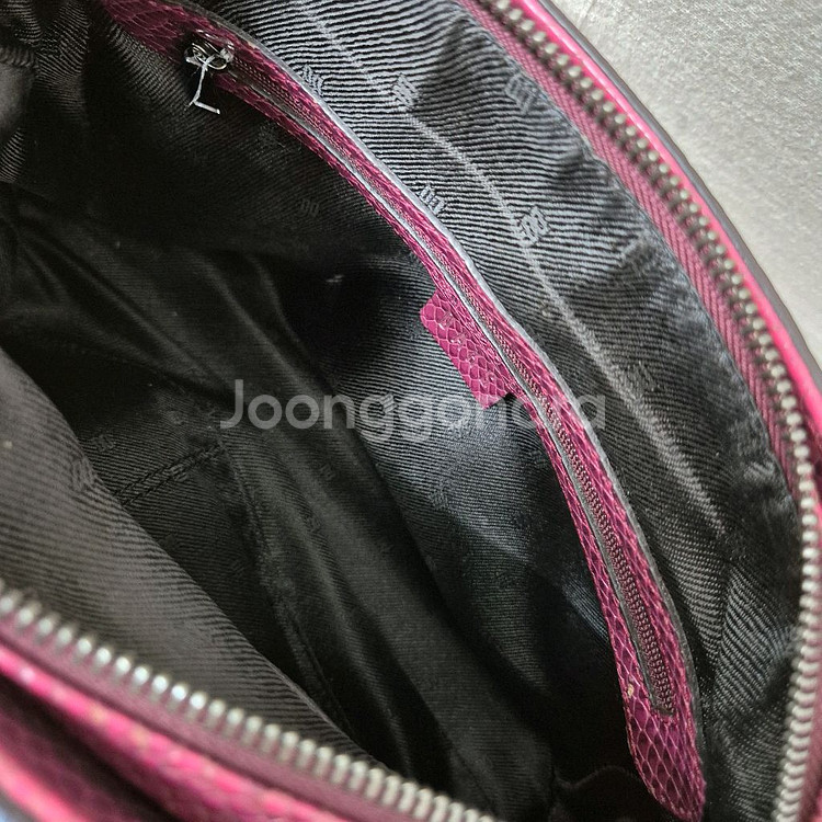 닥스 큐빅로고 체인숄더백--6