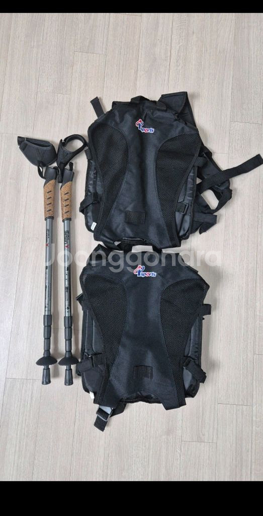 등산스틱 및 스포츠 조끼--0