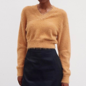 렉토 롱헤어 브이넥 크롭 니트탑 베이지