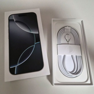 아이폰16pro 512GB (화이트 티타늄) 팝니다.