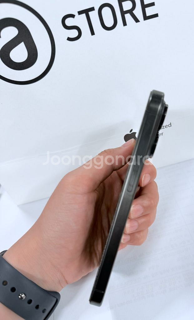 아이폰15 프로 256 블랙팝니다--0