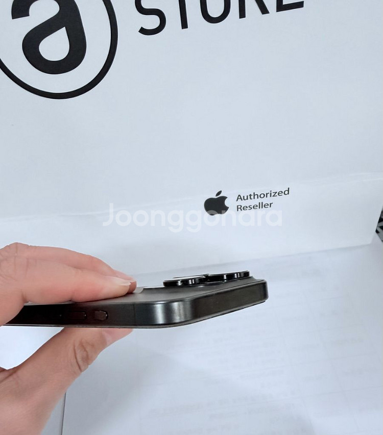 아이폰15 프로 256 블랙팝니다--1