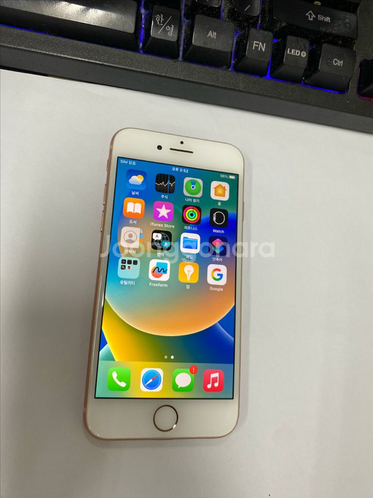 아이폰8 로즈골드 액정SS급 256G 배터리성능100%--1