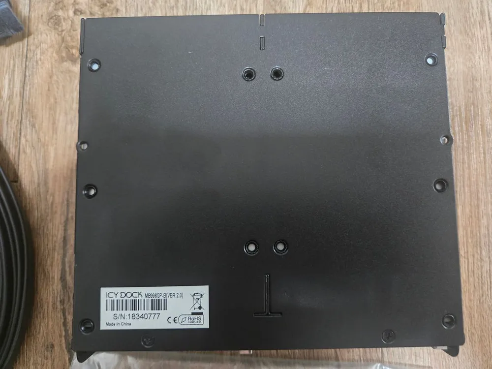 ICY DOCK HDD/SSD 2.5인치 8베이 이미지
