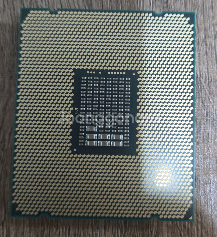 인텔 제온 E5-2698V4 CPU--1