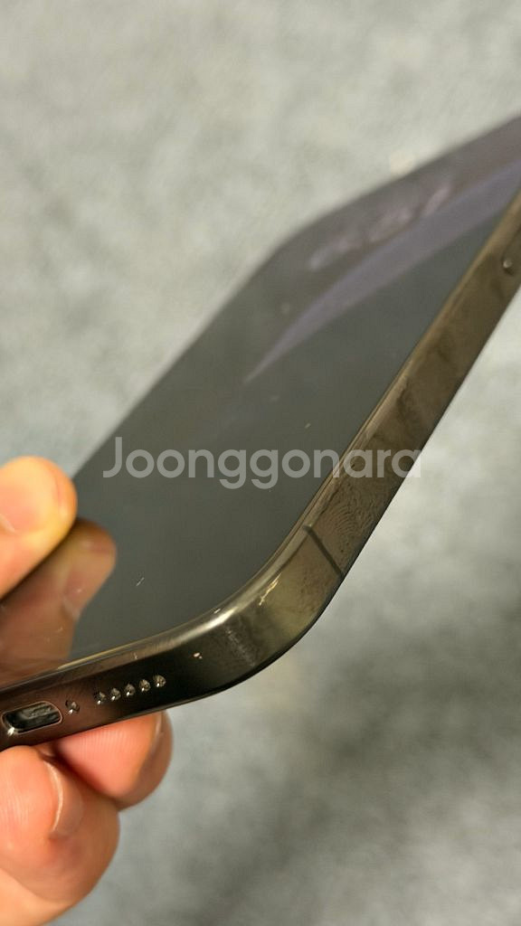 아이폰 15프로 128GB 블랙 티타늄--2