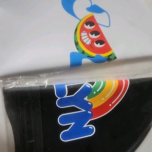 졸린 수모 두 장 세트입니다.