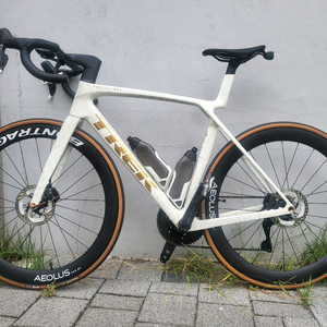트렉 마돈 SLR7 8세대 에라 화이트