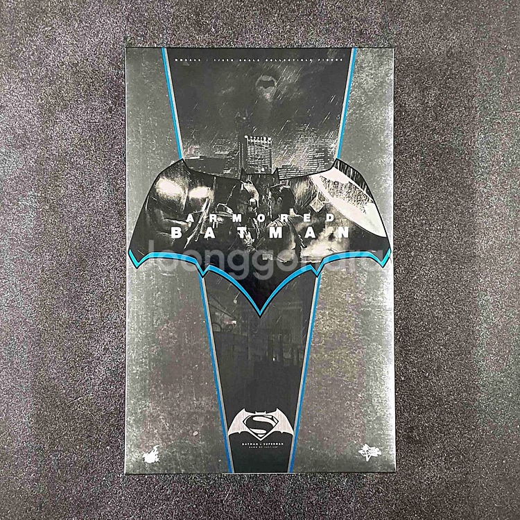 핫토이 BVS 아머드 배트맨 12인치 피규어--4