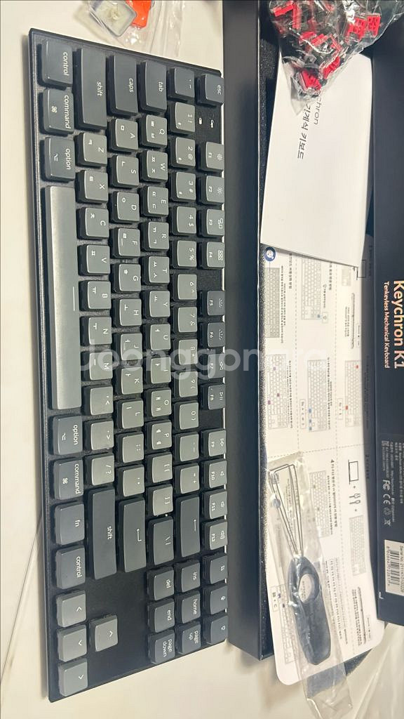 키크론 k1 로우프로파일 핫스왑 갈축 (+적축 스위치)--1