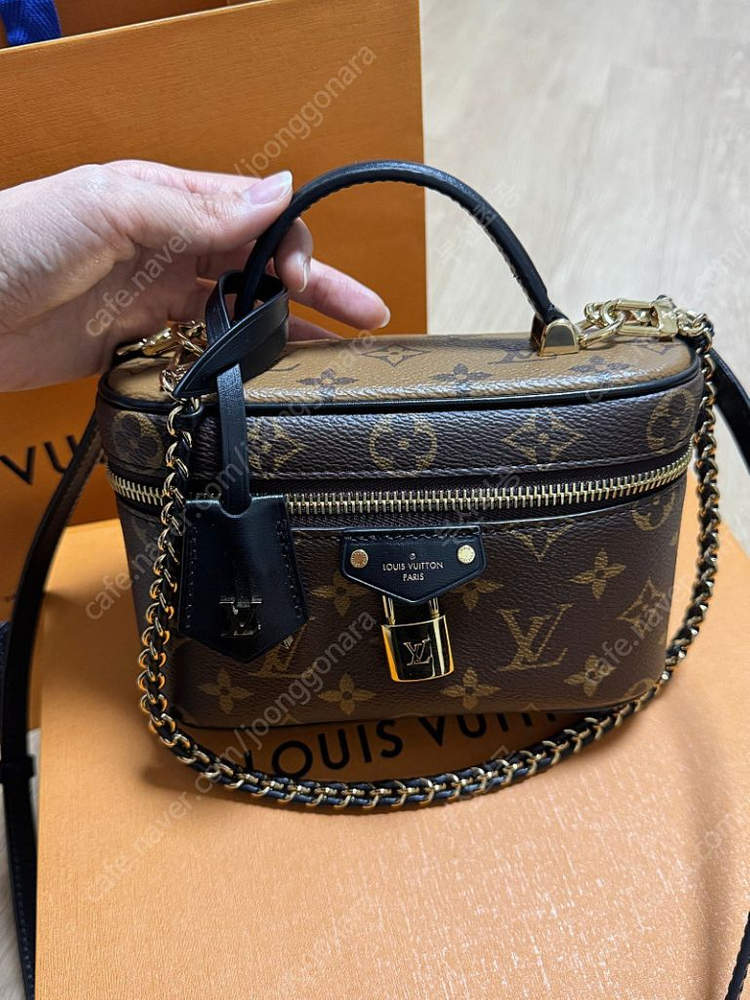 신상 루이비통 베니티 체인 파우치/풀박ㅇ 영수증ㅇ--1