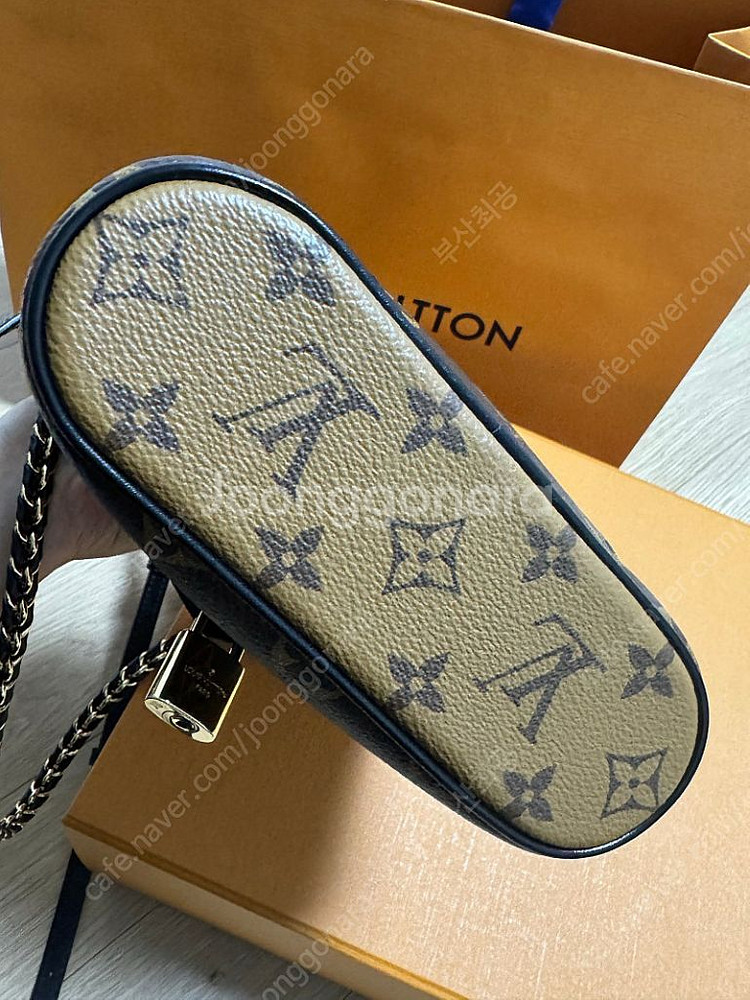 신상 루이비통 베니티 체인 파우치/풀박ㅇ 영수증ㅇ--4