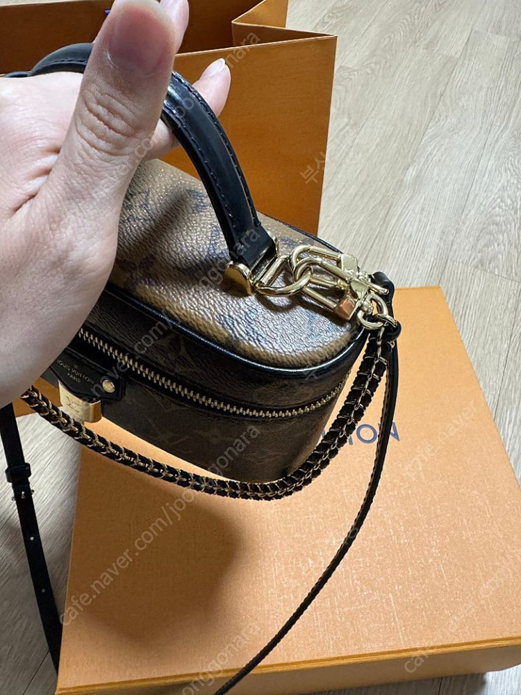 신상 루이비통 베니티 체인 파우치/풀박ㅇ 영수증ㅇ--2