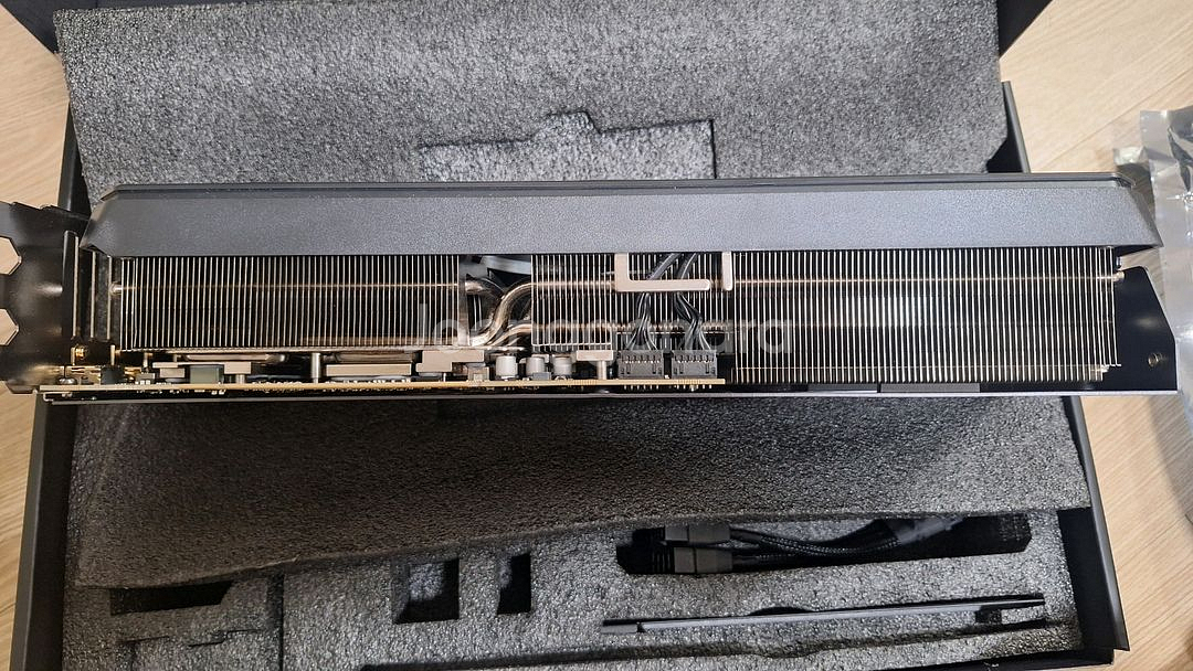 GIGABYTE RTX 5080 GAMING OC 16--4