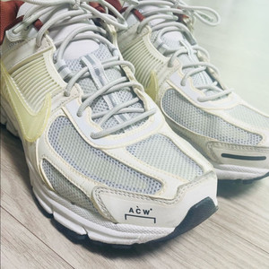 나이키 X 어콜드월 줌보메로 260사이즈