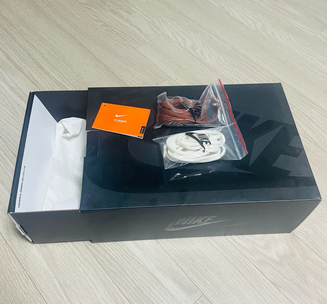 나이키 X 어콜드월 줌보메로 260사이즈