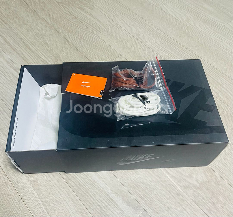 나이키 X 어콜드월 줌보메로 260사이즈--6