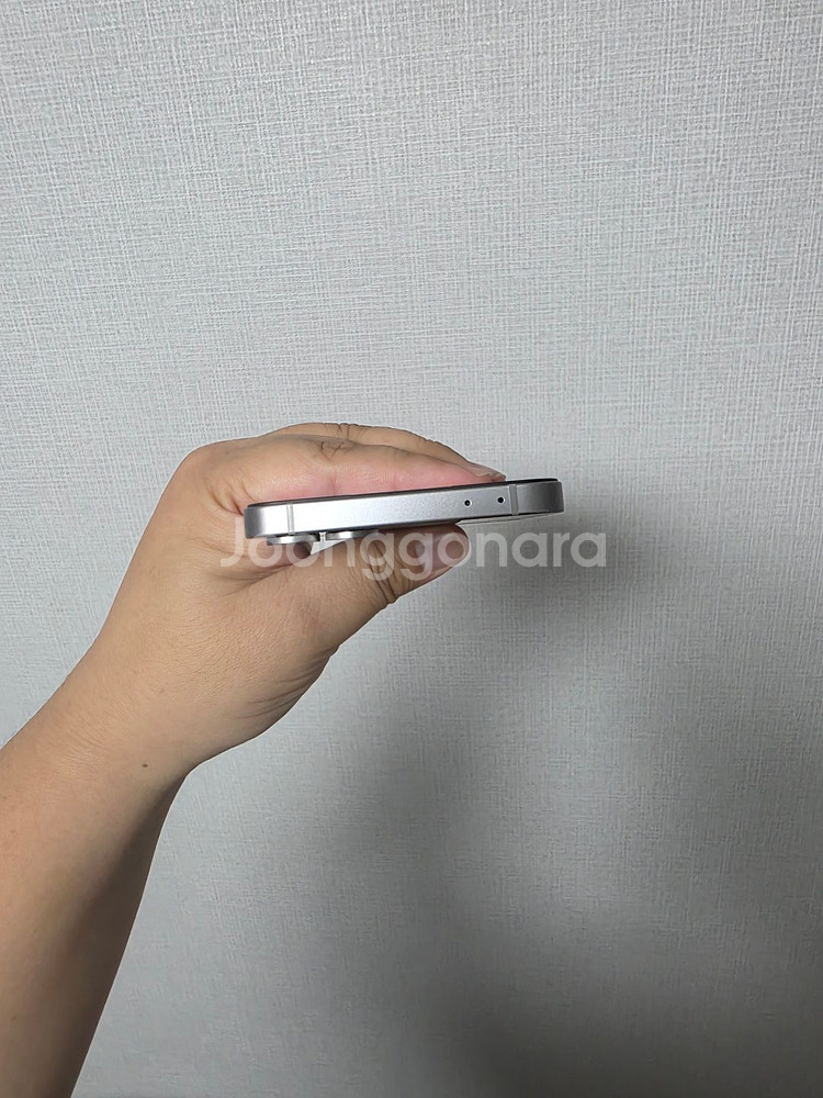 갤럭시 Z플립6 실버쉐도우 256기가 SS급 팝니다--4