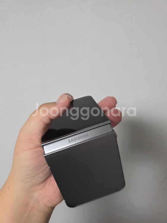 갤럭시 Z플립6 실버쉐도우 256기가 SS급 팝니다--6