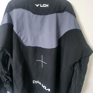 디플러스기아 24시즌 자켓 3XL 노마킹 팝니다
