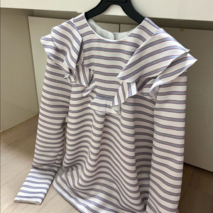 제평 프릴 스트라이프 타임 블라우스 실키 러플 랑방마인