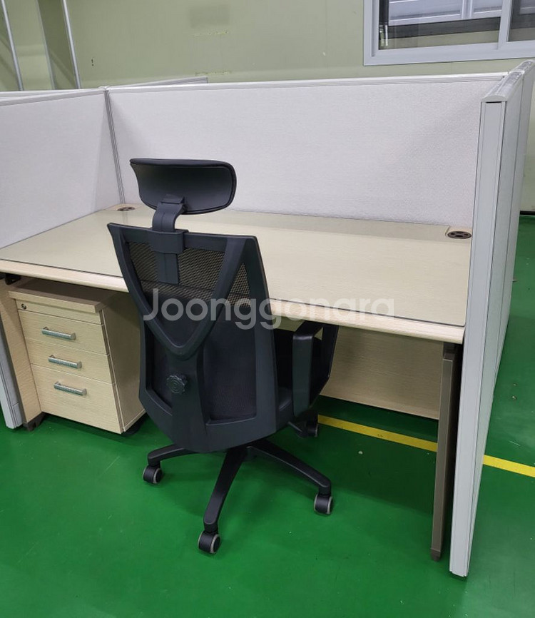 파티션 책상 의자 철제캐비넷 철재옷장 원탁 서랍 탁자--1