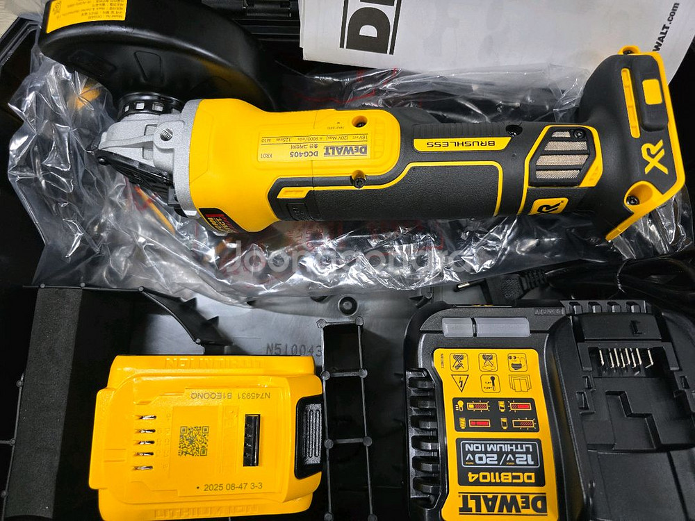 디월트 그라인더 새상품--1