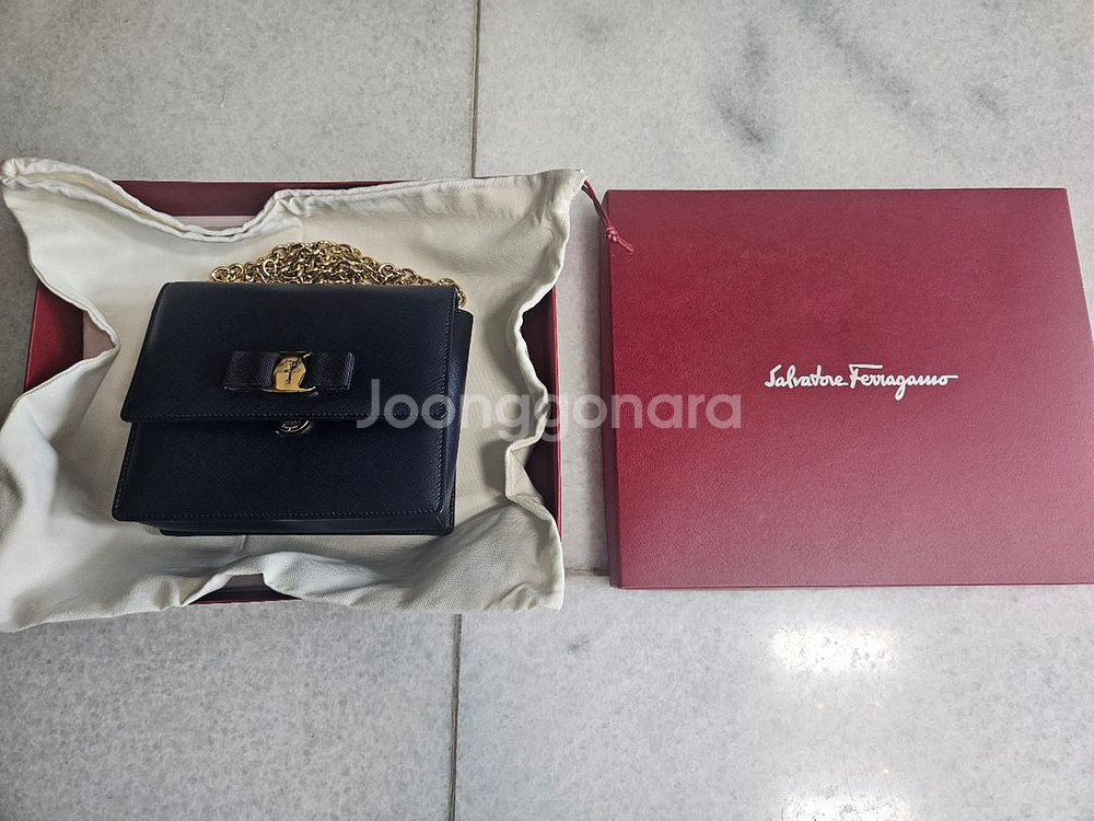 정품 페라가모 지니백--0