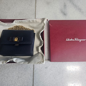 정품 페라가모 지니백