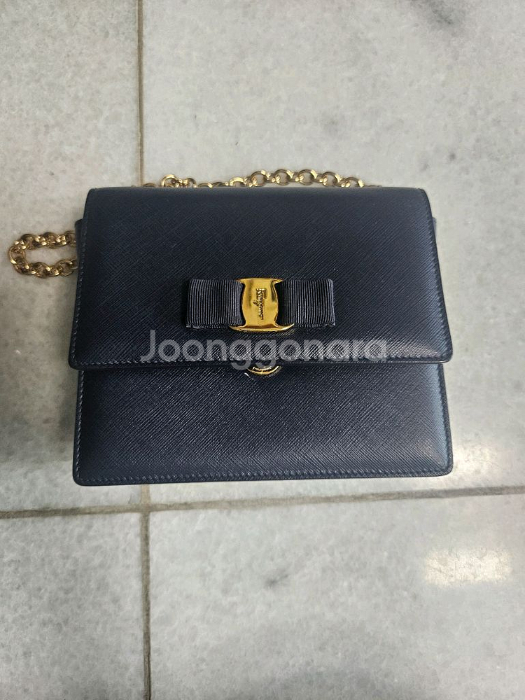 정품 페라가모 지니백--1