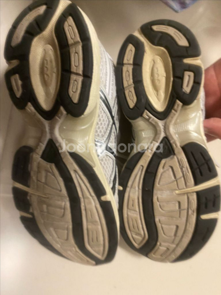 아식스 젤1130 화이트 230사이즈 런닝화--2