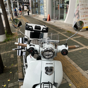 23년식 슈퍼커브 화이트