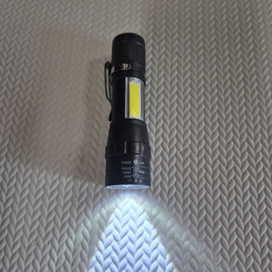 LED 충전식 손전등 후레쉬