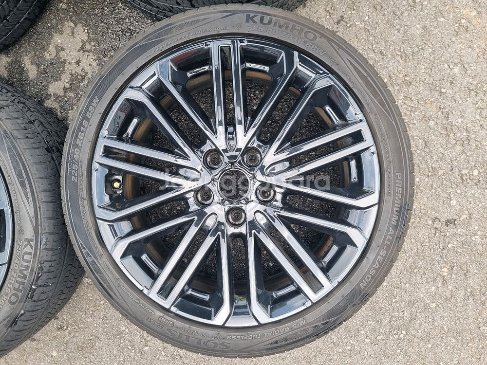 K3 GT 18인치 2254018 중고 휠타이어 팝니다--3