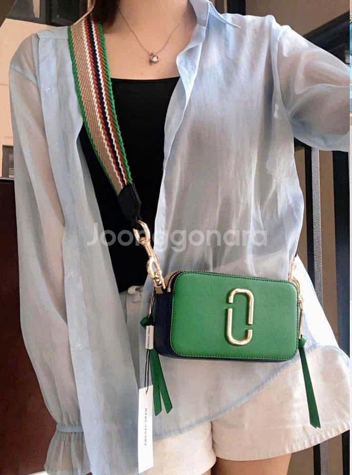 마크제이콥스 유틸리티 스냅샷 그린[새상품]--1