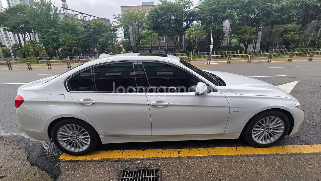 BMW 320i F30 럭셔리 17인치 순정 휠 타이어--0