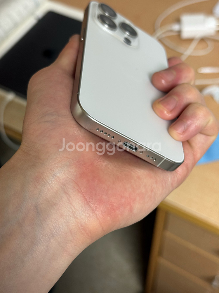 아이폰 15 프로 128gb 화이트 티타늄 A++--1