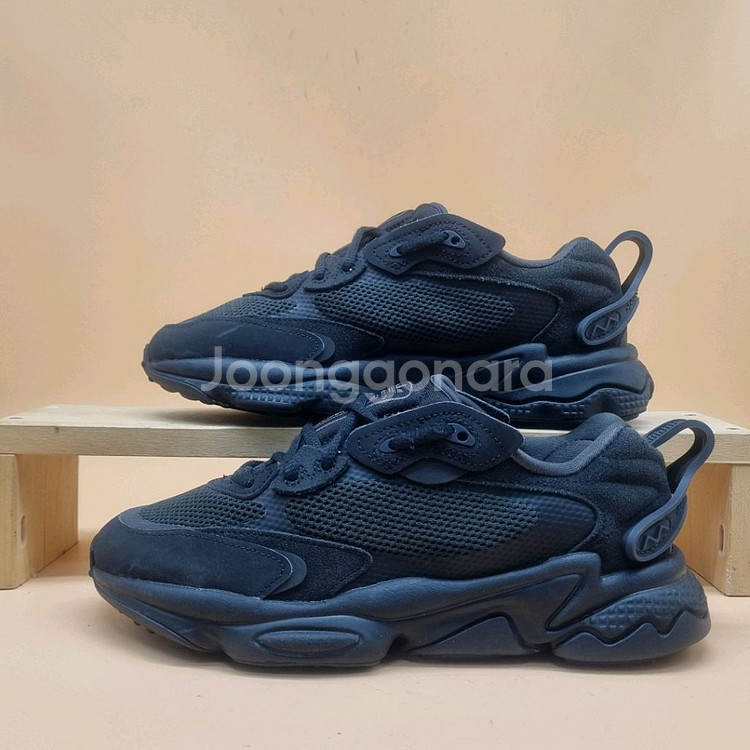 아디다스 오즈위고 메타 여성운동화240--0