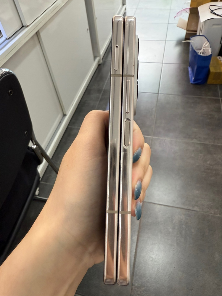 올갈이)갤럭시Z폴드4 256GB 크림 105438 이미지