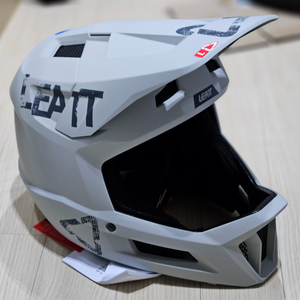 Leatt 리에뜨 풀페이스 헬멧 새제품 mtb 자전거